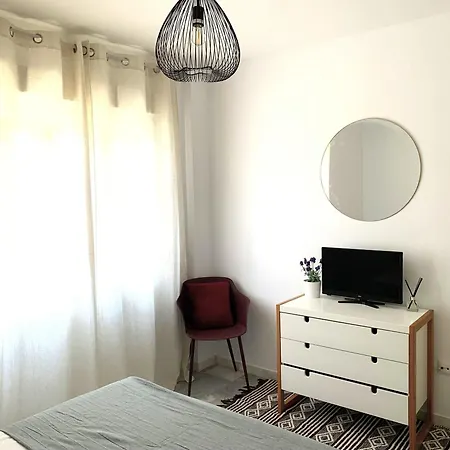 Increible Bajo Con Jardin Y Piscina - Puerto Banus Lägenhet